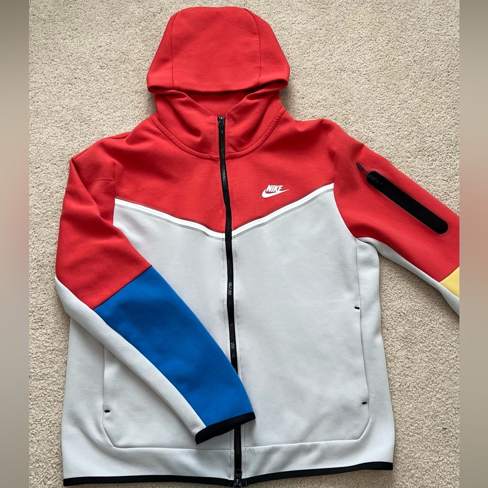 Nike Tech Fleece Hoodie: Size L